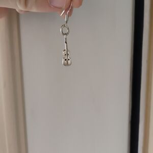 violin charm earring. 🎻